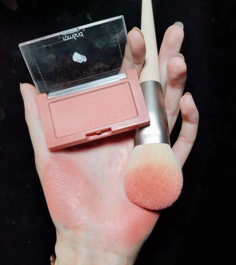 郑瑄茉|BLACKPINK回归造型都是天价？深扒明星化妆师用什么！