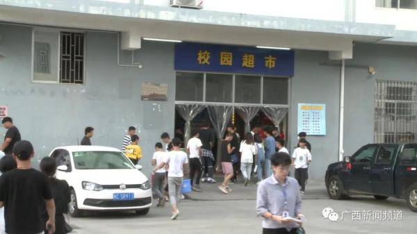 易女士|拉警戒线、装摄像头，桂林一学校内这间被“孤立”的小卖部，什么情况？