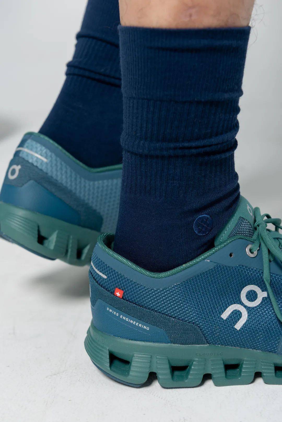 蓝人|蓝人装|穿上「费德勒的跑鞋」后,我只想惊呼一句:太嗯了!