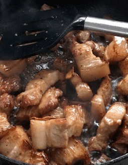 五花肉|油润酥嫩,香糯入味,下饭硬菜系列之一家常五花肉焖腐竹