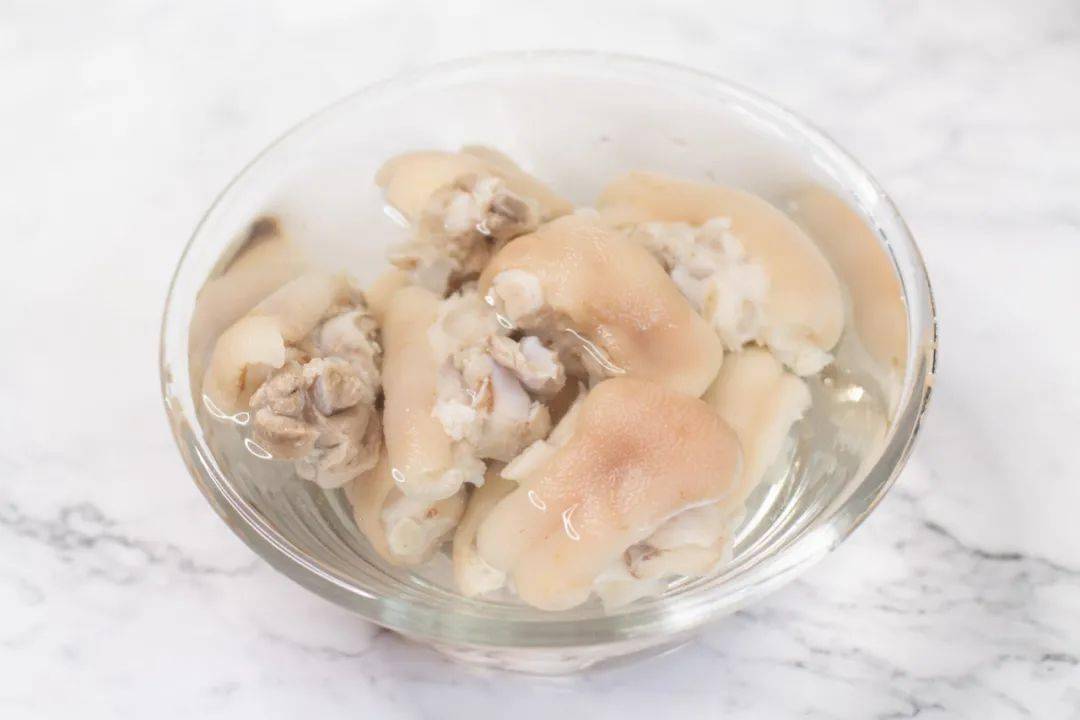 猪脚怎么做最好吃又香不油 818a6392ef2d4e459cddd4c298e3d2ff.jpeg