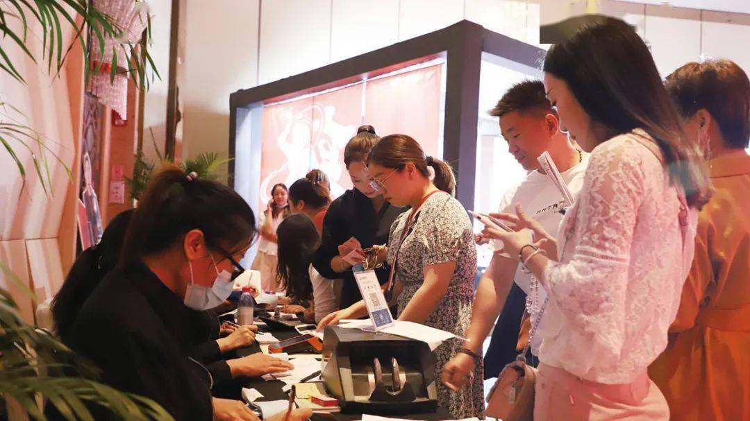 线下|乘风破浪·星曜前行,卡姿兰领跑线下实体彩妆会议圆满结束!