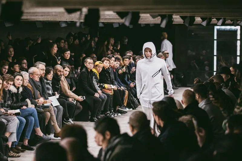 山本耀|山本耀司牵手Supreme,说好的“反时尚”呢?