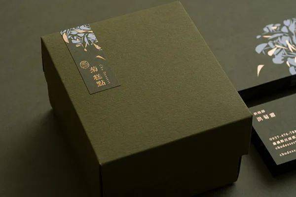 品牌|这个品牌标准字的设计，以花瓣为主轴