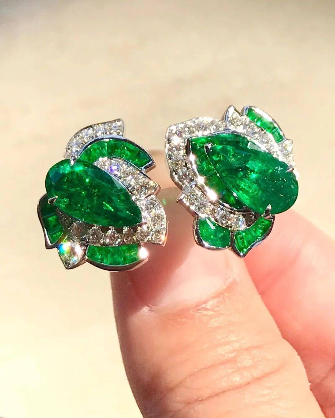 老年人|41岁女子10年时间里和8名老年人结婚 骗走大量珠宝和钱财后悲剧