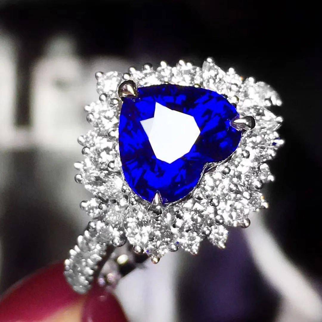 老年人|41岁女子10年时间里和8名老年人结婚 骗走大量珠宝和钱财后悲剧