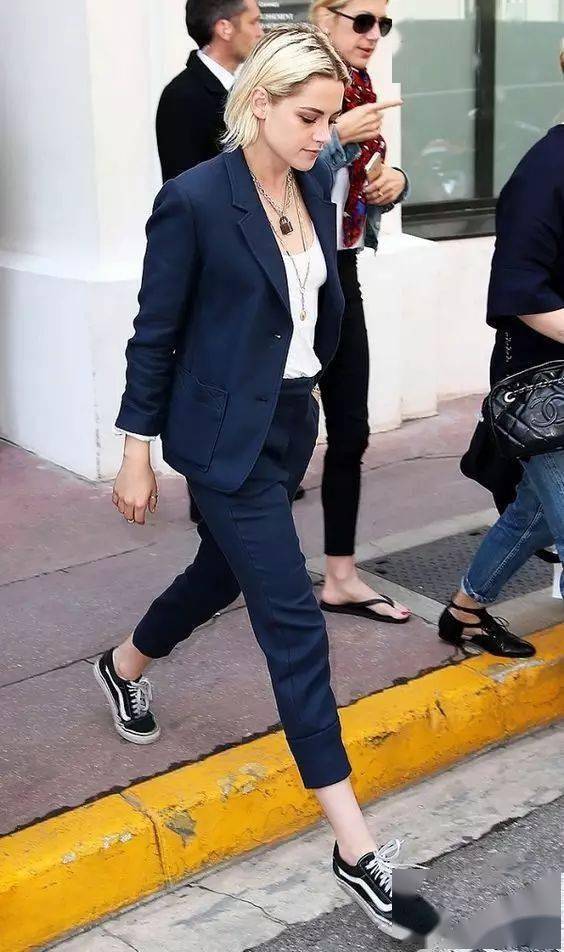 小黑|小白鞋真的烂大街了！这双鞋比它潮10倍！