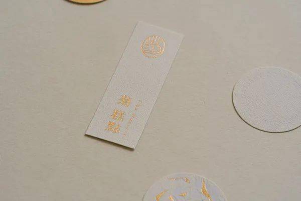 品牌|这个品牌标准字的设计，以花瓣为主轴