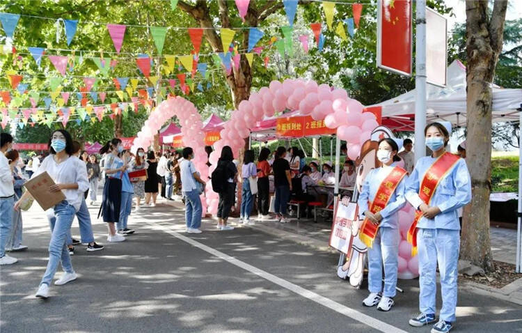 潍坊|报到！3000余名新生相聚潍坊医学院开启逐梦之路