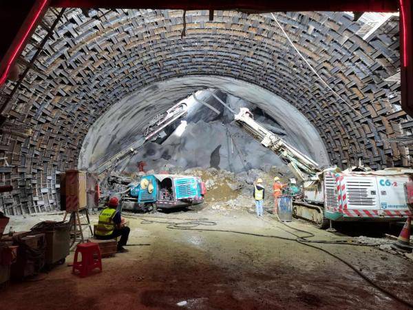 最新乐业县910塌方隧道已完成初期支护加固