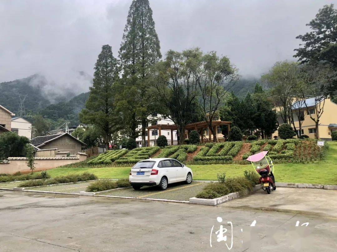 干净整洁,房前屋后花草葱茏…9月18日,记者走进福安市甘棠镇观里村