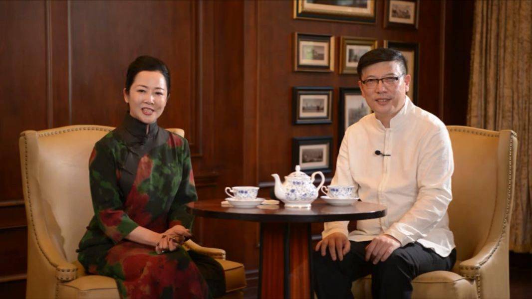 徐峥|37岁穿旗袍秀“完美腰臀比”征服徐峥，让毒舌章子怡赞不绝口：女人最高级的性感，都藏在这一点！