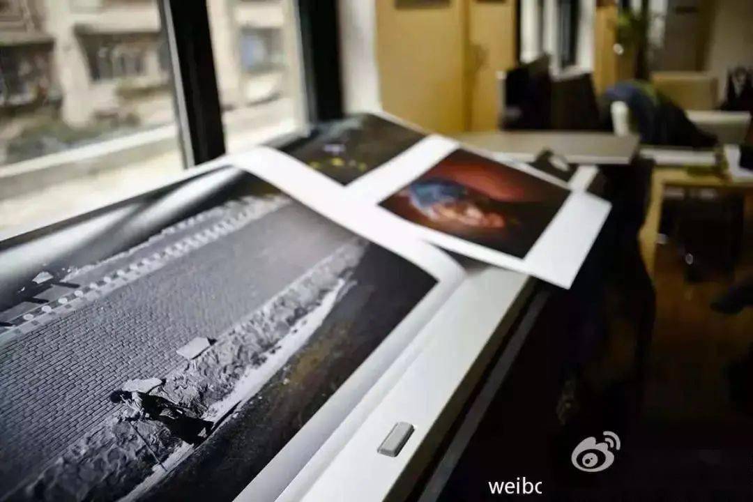 照片|显穷大白墙+网红装饰画=悲剧！