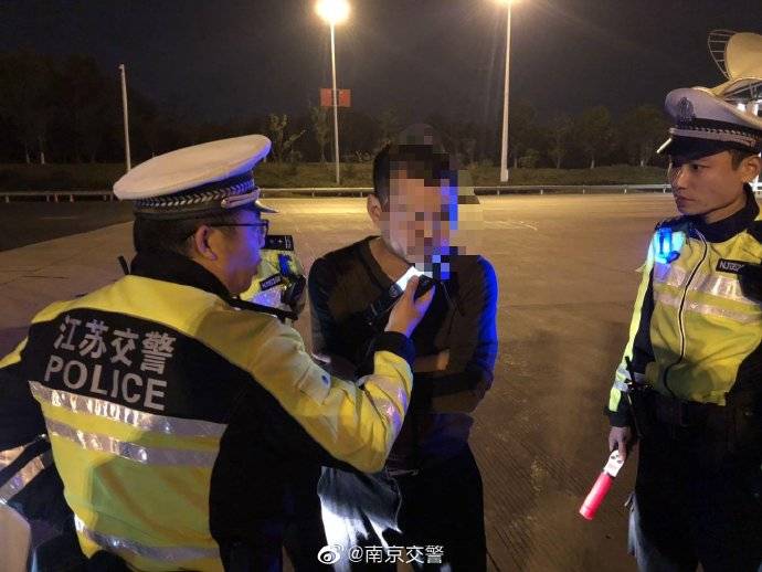 权属|去年醉驾 今年无证驾驶均被同一民警查获