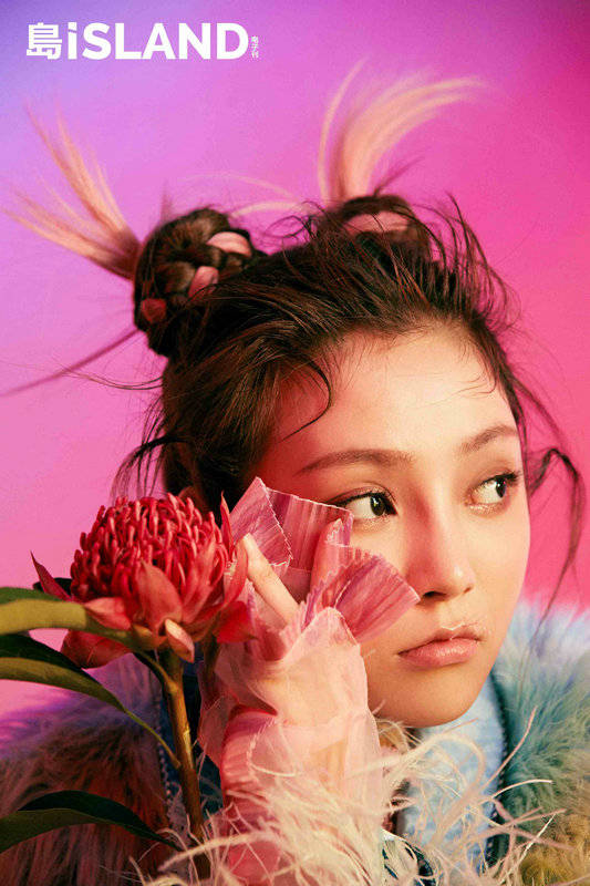 精灵|宋子秦最新时尚大片曝光 花间精灵尽显甜美可人