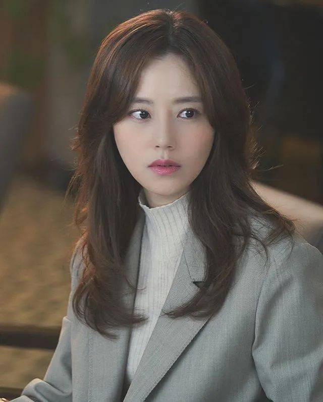 水润|《恶之花》李准基变身韩版“张东升”，女主发光美貌全靠“妆”？