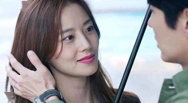 水润|《恶之花》李准基变身韩版“张东升”，女主发光美貌全靠“妆”？