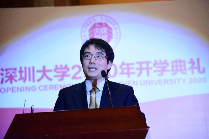 新生|1.1万深圳大学萌新开学，校长：永葆“四心”，且歌且行