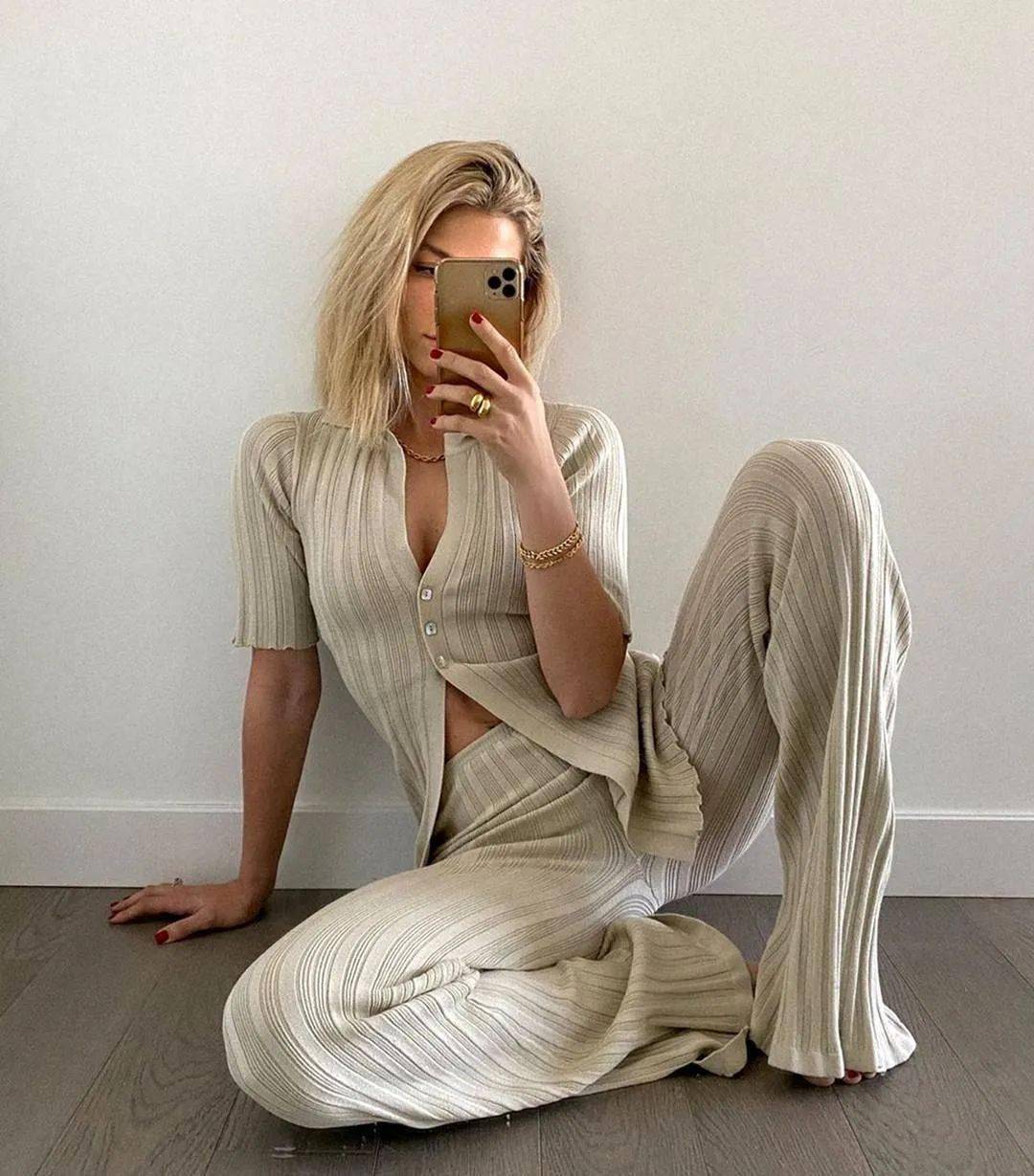 必备|秋天必备的针织,这样穿会更显气质