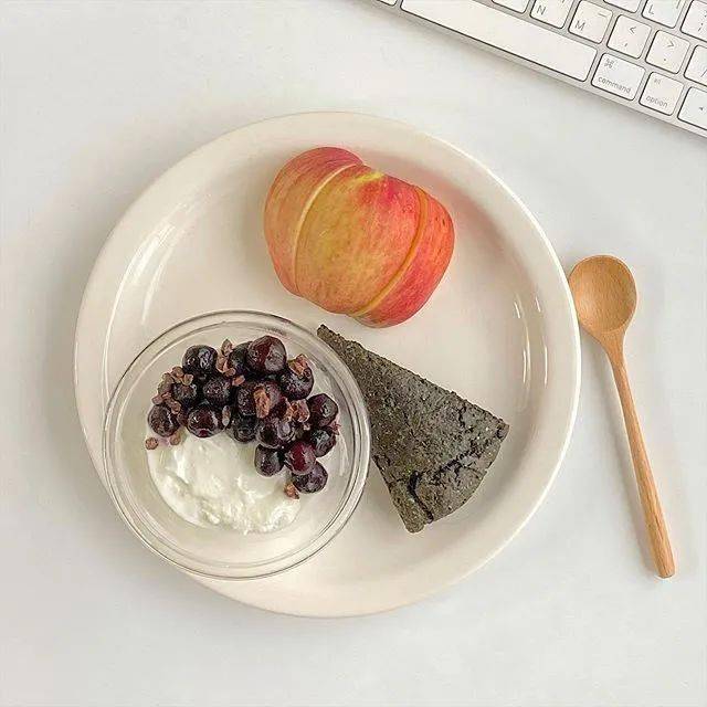 水润|《恶之花》李准基变身韩版“张东升”，女主发光美貌全靠“妆”？