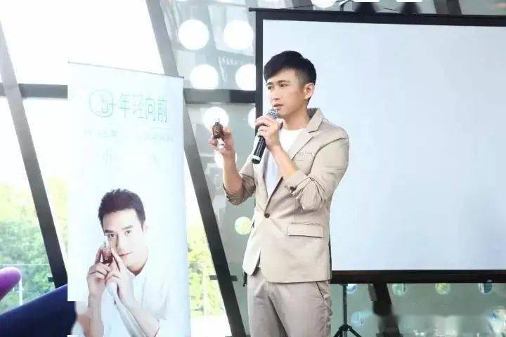 张天|长期闭口、粉刺、痘痘满脸的人，微镜头下毛孔竟然是这样的！赶紧get林允、张天爱的0毛孔秘籍吧！