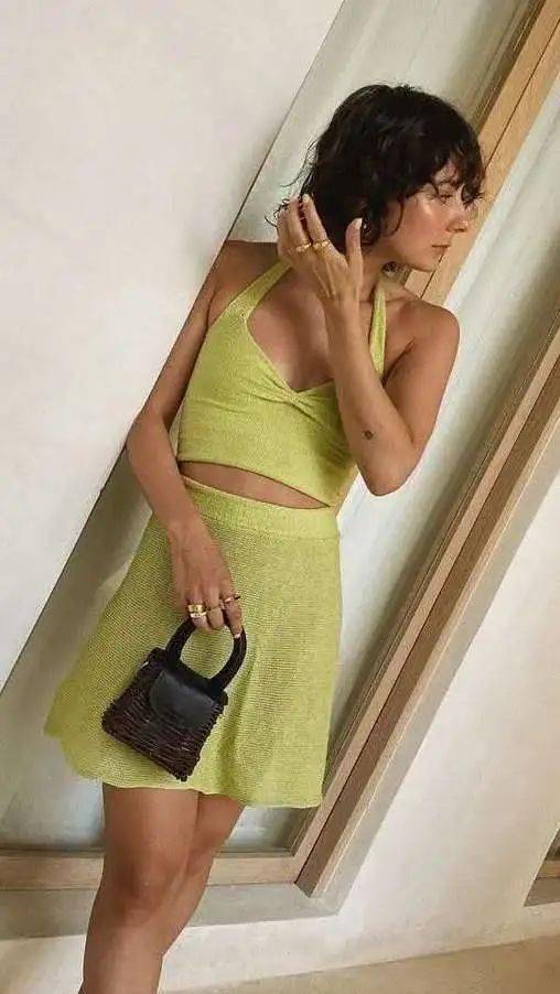 必备|秋天必备的针织,这样穿会更显气质