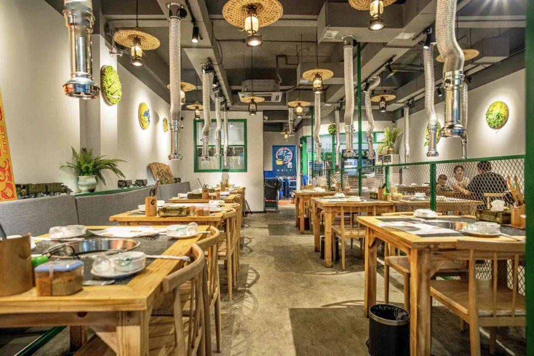 烤肉|口口爆汁，凌晨两点还全是人！这个城中村惊现“烤肉之都”！连续一个月3.3折