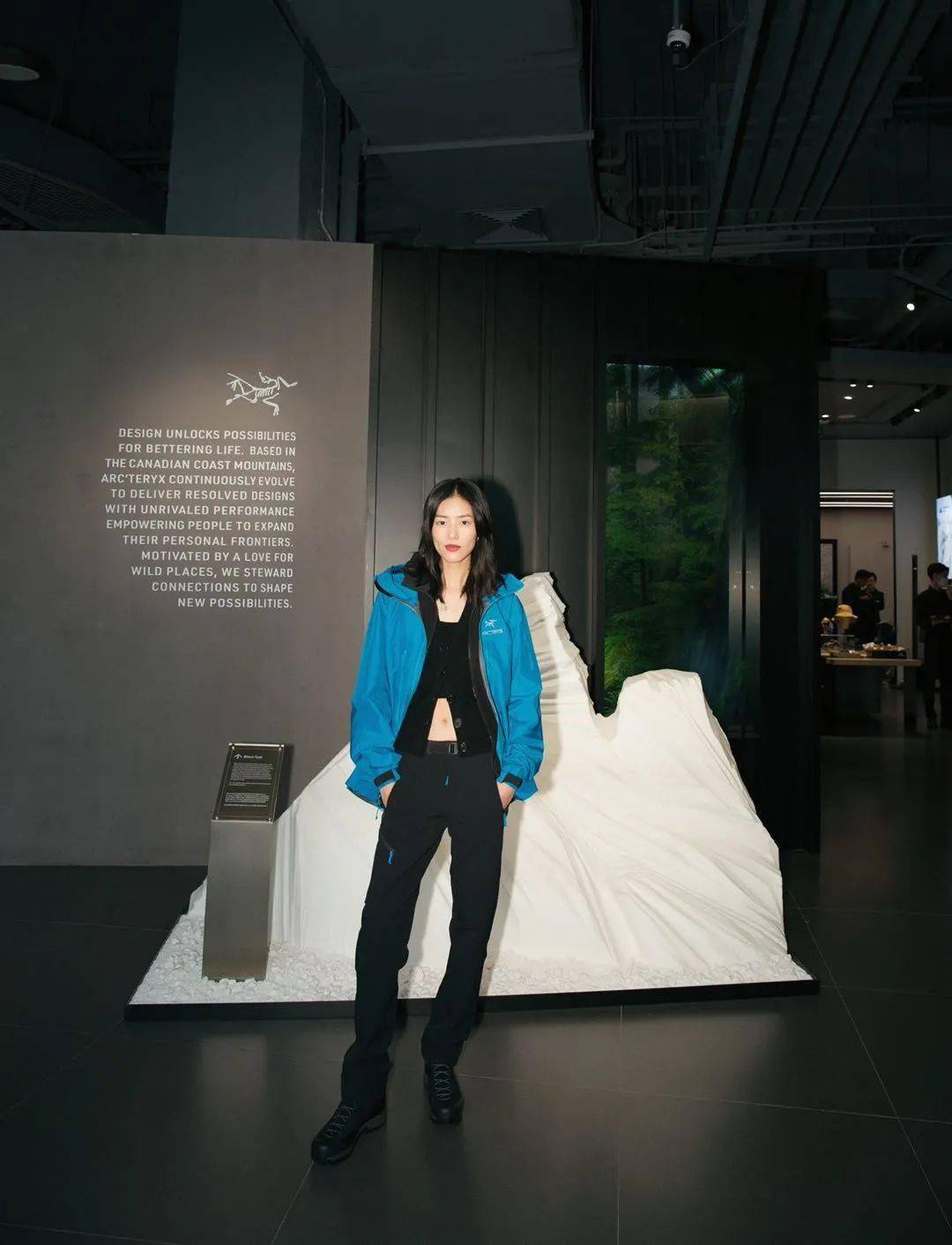 Banksy|潮事 | 这双写着汉字的 Nike ，我真的爱了