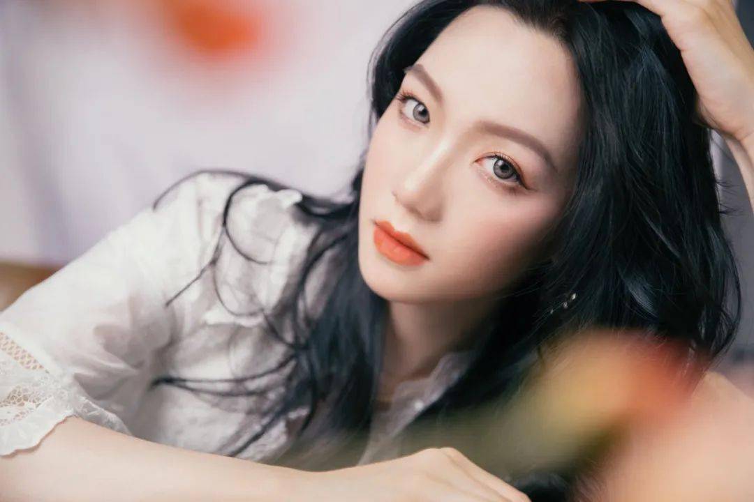 气质|风靡秋冬的裸棕色，凭什么这么受欢迎？