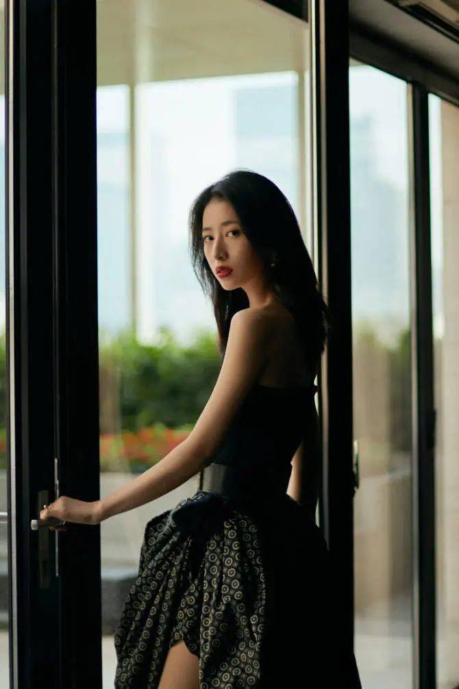 短发|这个女人好迷人！还有什么造型是她驾驭不了的？