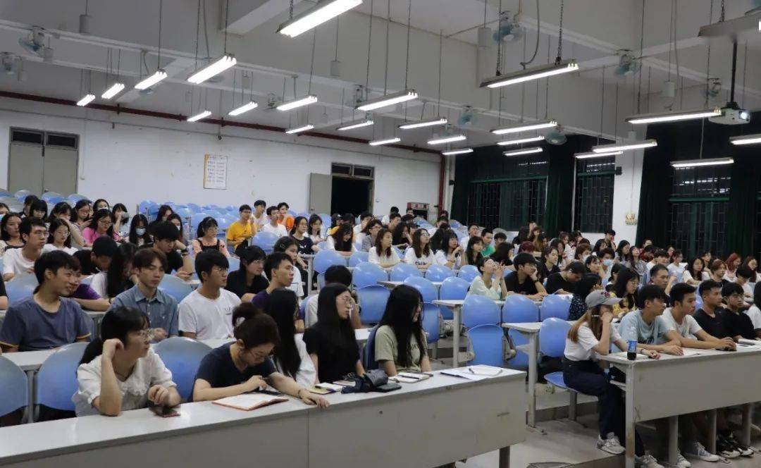 数码媒体系举行2020年“迎新”志愿者岗前培训大会
