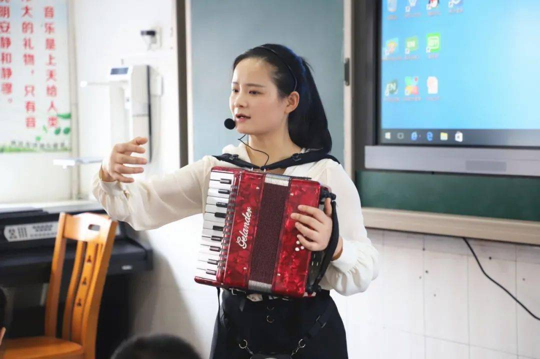 手势简谱_比心手势图片