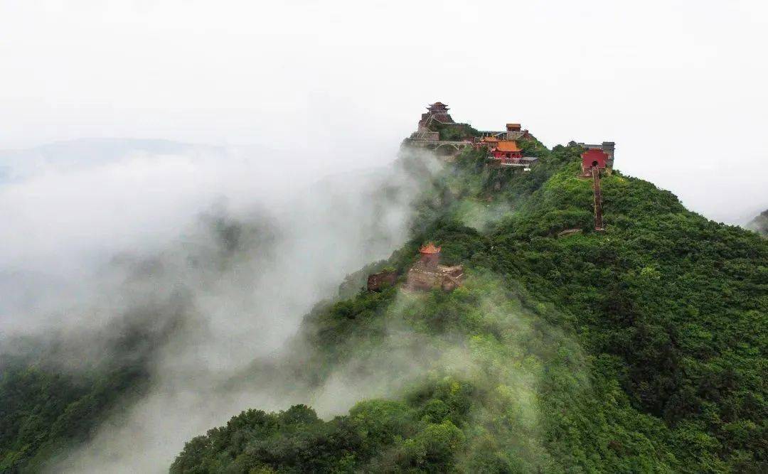 轻奢休闲楚南第一胜境住五星温泉酒店朝阳地缝五雷仙山