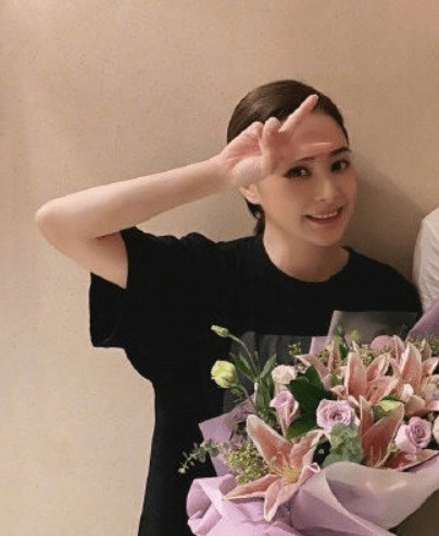 伤口|阿娇晒伤口照，疑回应炒作质疑