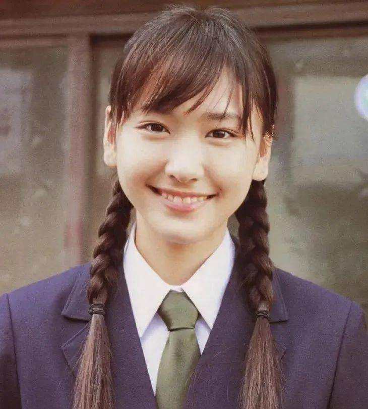 眼睛|32岁“国民老婆”喜当妈？！冻龄“眼”技完虐21岁女儿，做好这一步，真得会显年轻！