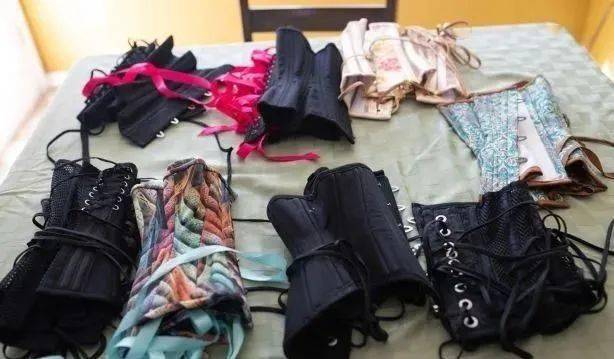 小时|妹子狂瘦40公斤仍不满足，每天勒18小时束腰，想成为腰最细的人…