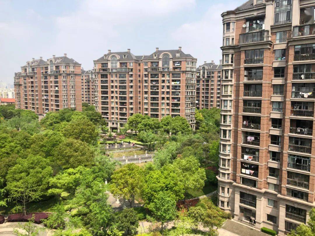 作为上海城建高端系列,同时也是继古北瑞仕花园后在市区的第二座"瑞仕