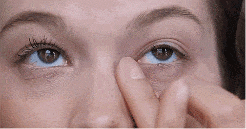 黑眼圈|马应龙新款眼霜买1送5，拼网速抢购中！早晚用一次，轻松缓解黑眼圈、浮肿眼袋、细纹皱纹，40岁阿姨也能抹出少女眼！