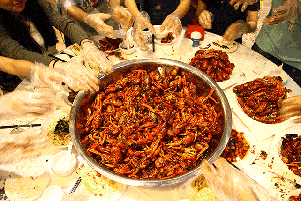 青菁|承包你夜宵的美食店今晚送福利了！喜市火锅、青菁酒家、阿三烧烤、虾掰聚煲盆...50份霸王餐、最低4.8折