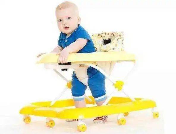 孩子|穿纸尿裤会导致O型腿？婴儿的O型腿是一种自我保护？