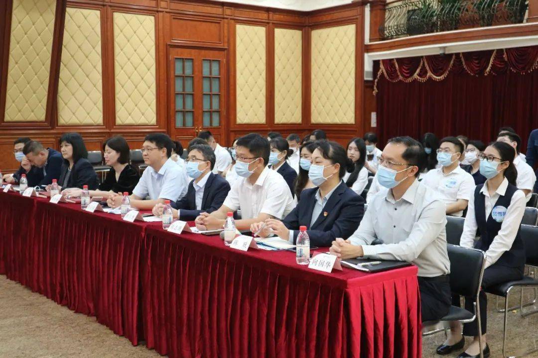 市分行营业部举办乘风破浪薪火相传青年员工交流会