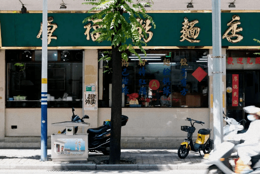 运动鞋|喜茶的设计师，竟然接「外单」了？！