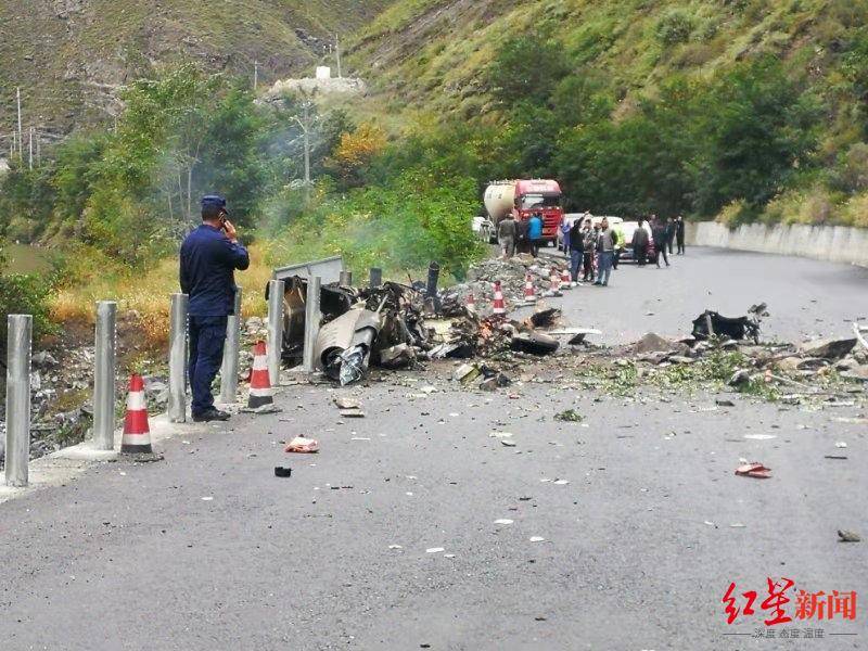 阿坝|四川阿坝黑水县一直升机坠落，目击者：有驾乘人员受伤