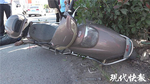 老奶奶送孙子上学，回家路上不幸被撞身亡