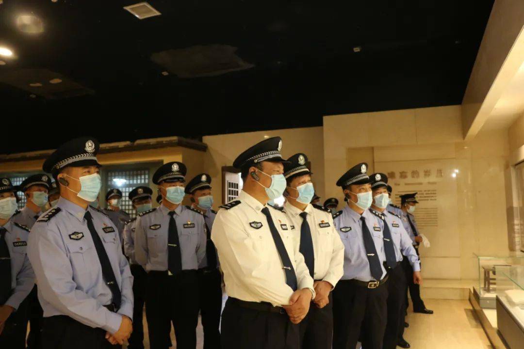 雄安:党旗警旗相映红 忠诚警魂刻心中_新区公安局