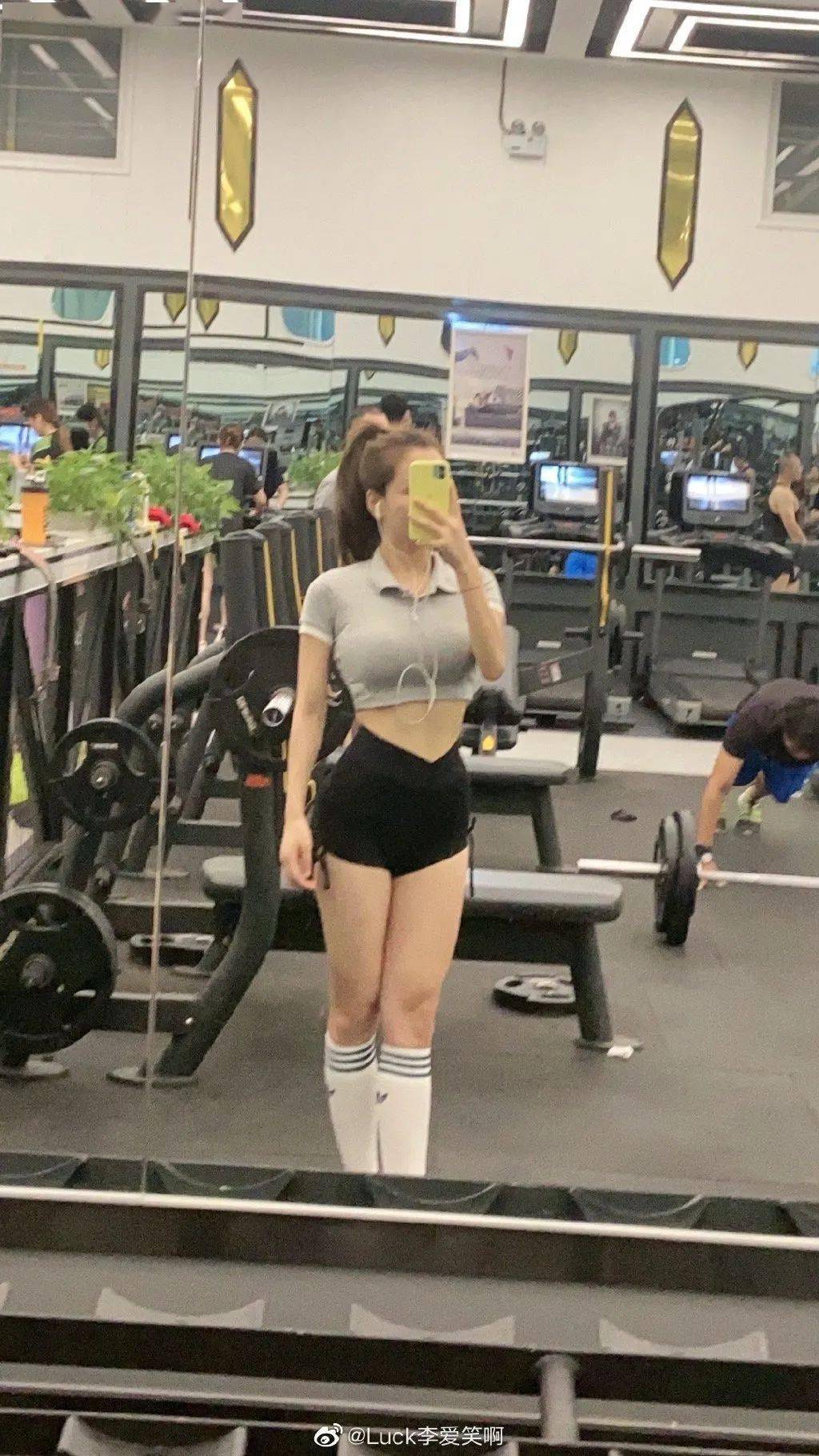 健身的女孩子 420bfd7c22014341809e7c2ceaf65dc1.jpeg