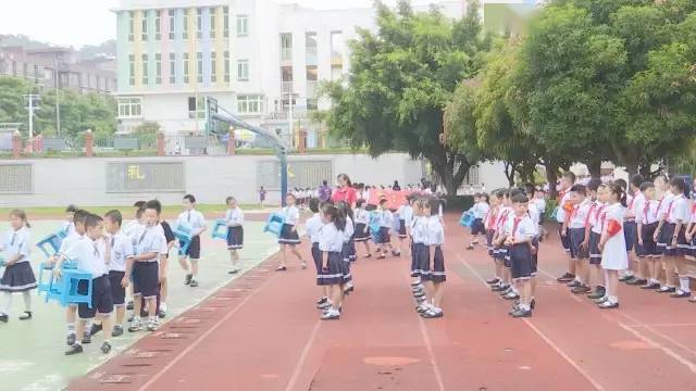 9月27日七彩阳光为您播出玉屏中心小学习成61系列活动