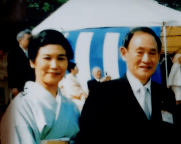 望夫|日本新首相夫人:钟点工二婚嫁给农民工,最终凭什么能望夫成龙?
