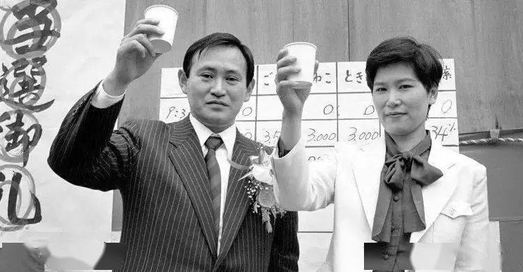 望夫|日本新首相夫人:钟点工二婚嫁给农民工,最终凭什么能望夫成龙?