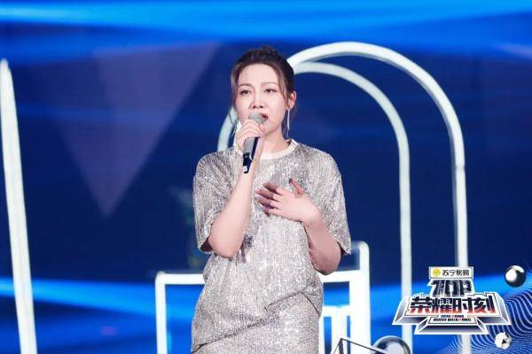 钱正昊|《TOP荣耀时刻》刘柏辛演绎新一代歌手魅力，THE9再穿制服活力献唱